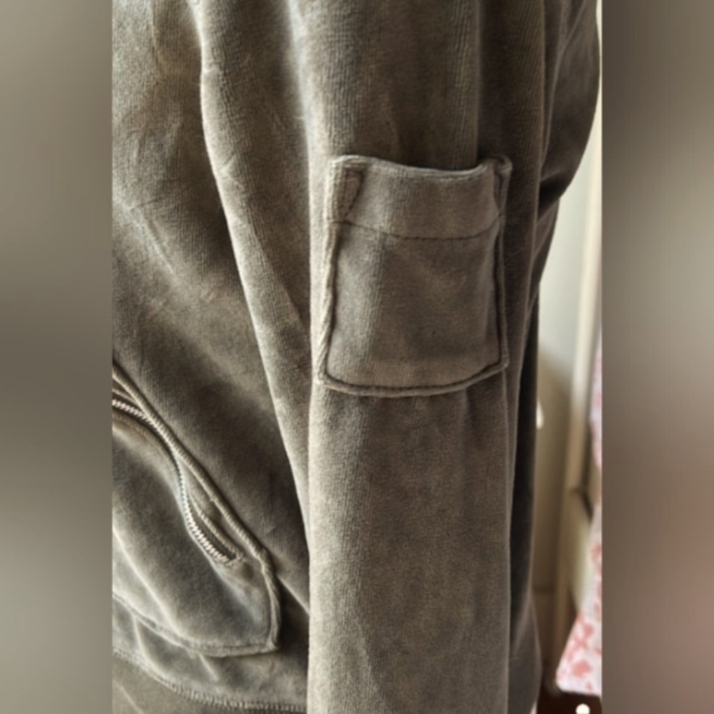 Banana Republic velour olive green hoodie  with zipper pockets in size M - Picture 6 of 9